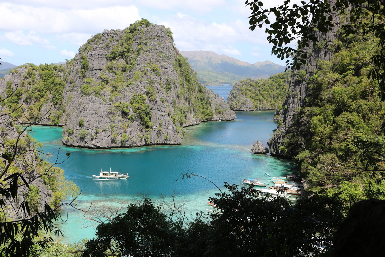 How to travel secluded beaches and islands in Palawan - Tao Philippines